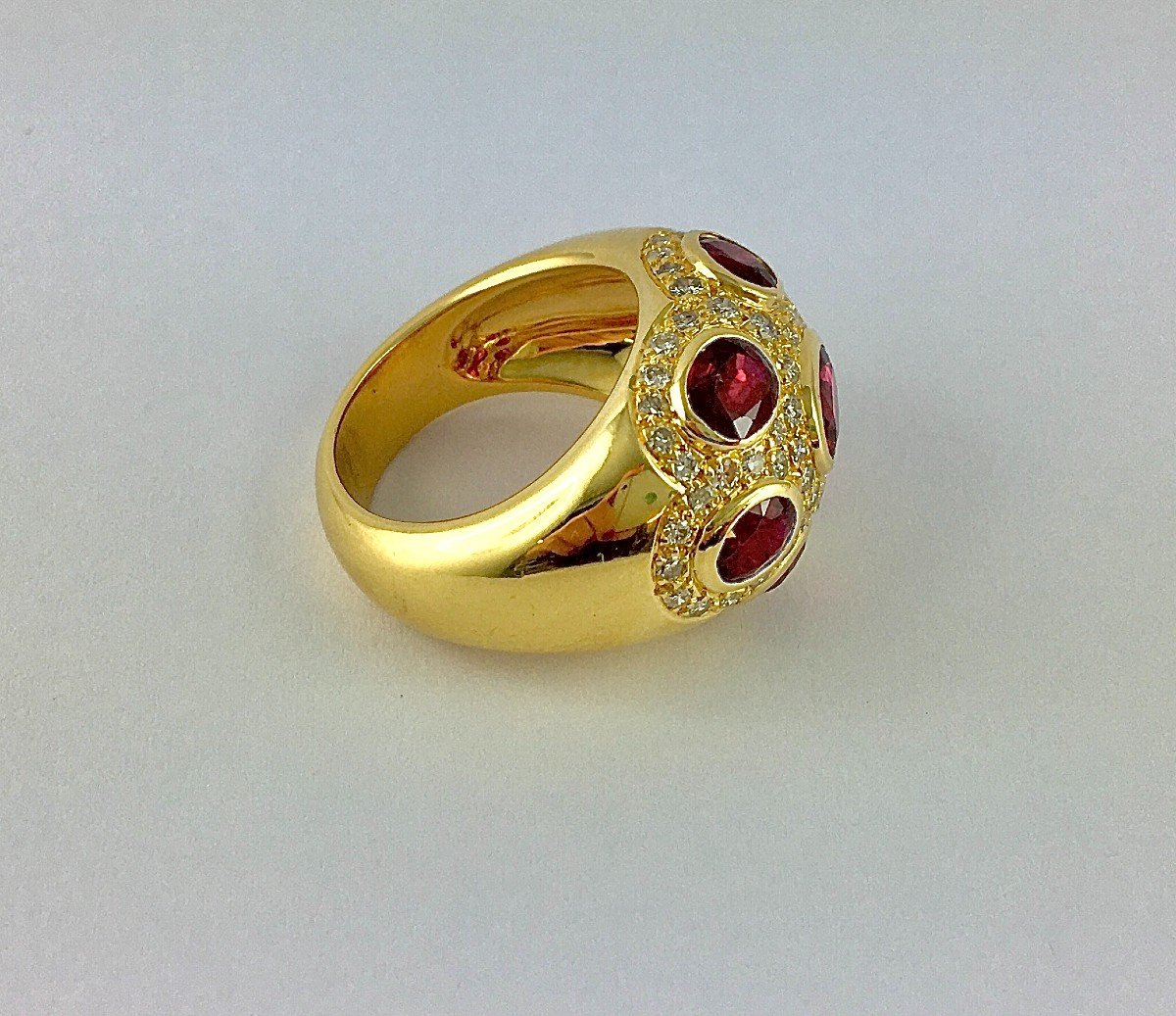 Bague Boule Rubis  Et Pavage De Diamants Sur Or Jaune-photo-5