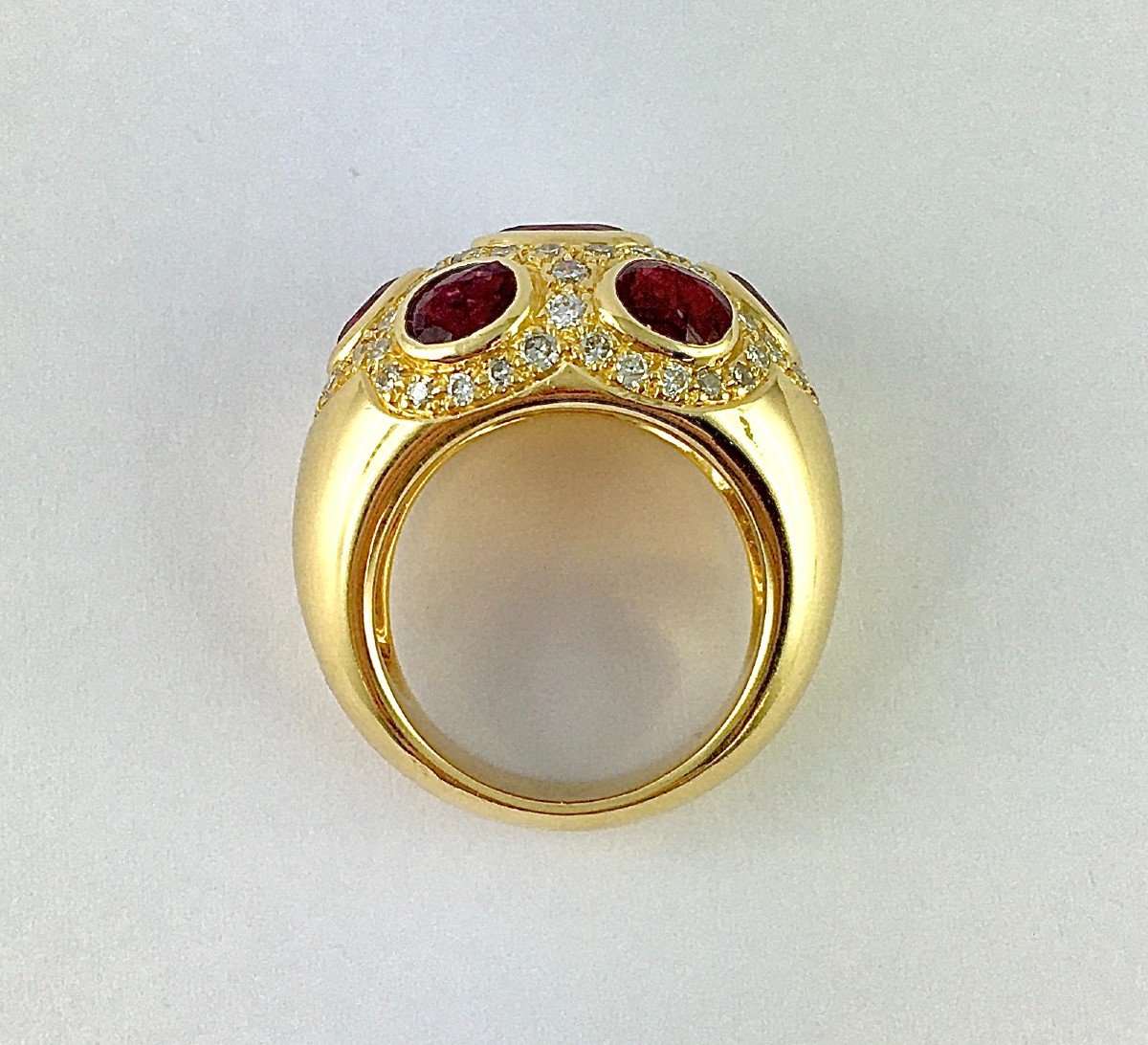 Bague Boule Rubis  Et Pavage De Diamants Sur Or Jaune-photo-7