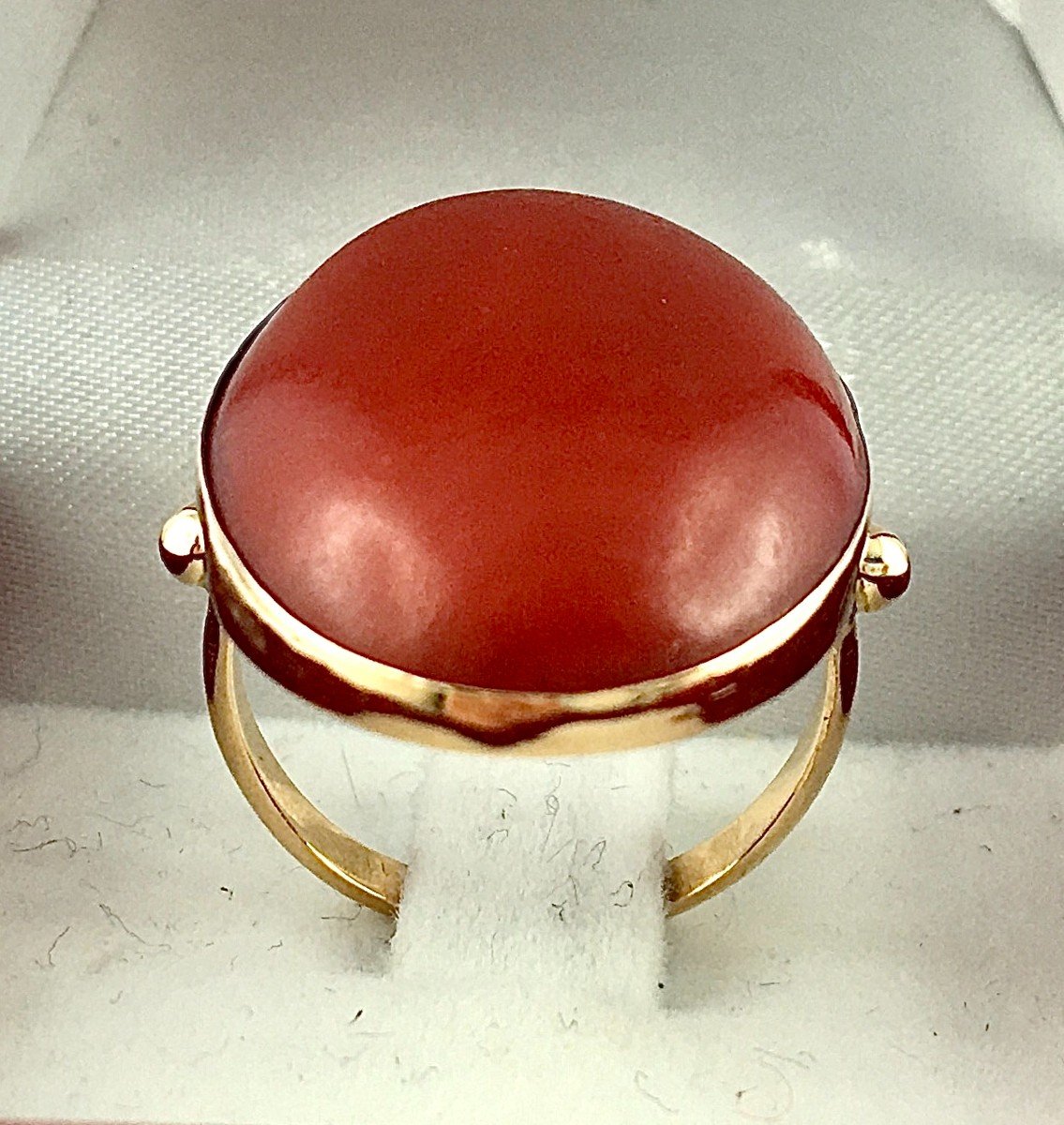 Bague Cabochon De Corail Rouge Ancien Sur Or Jaune -photo-1