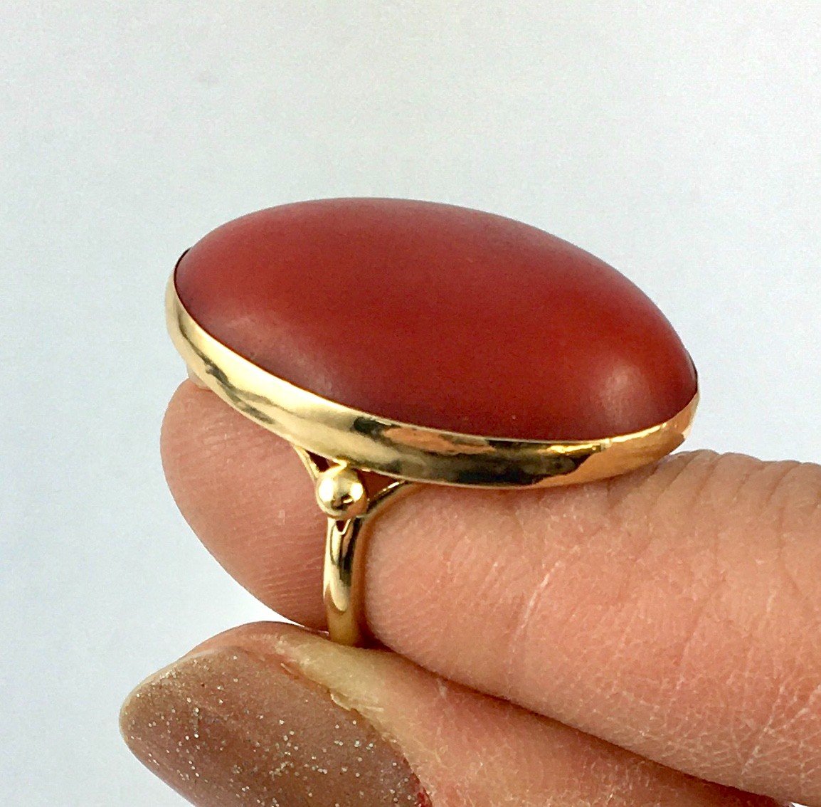 Bague Cabochon De Corail Rouge Ancien Sur Or Jaune 