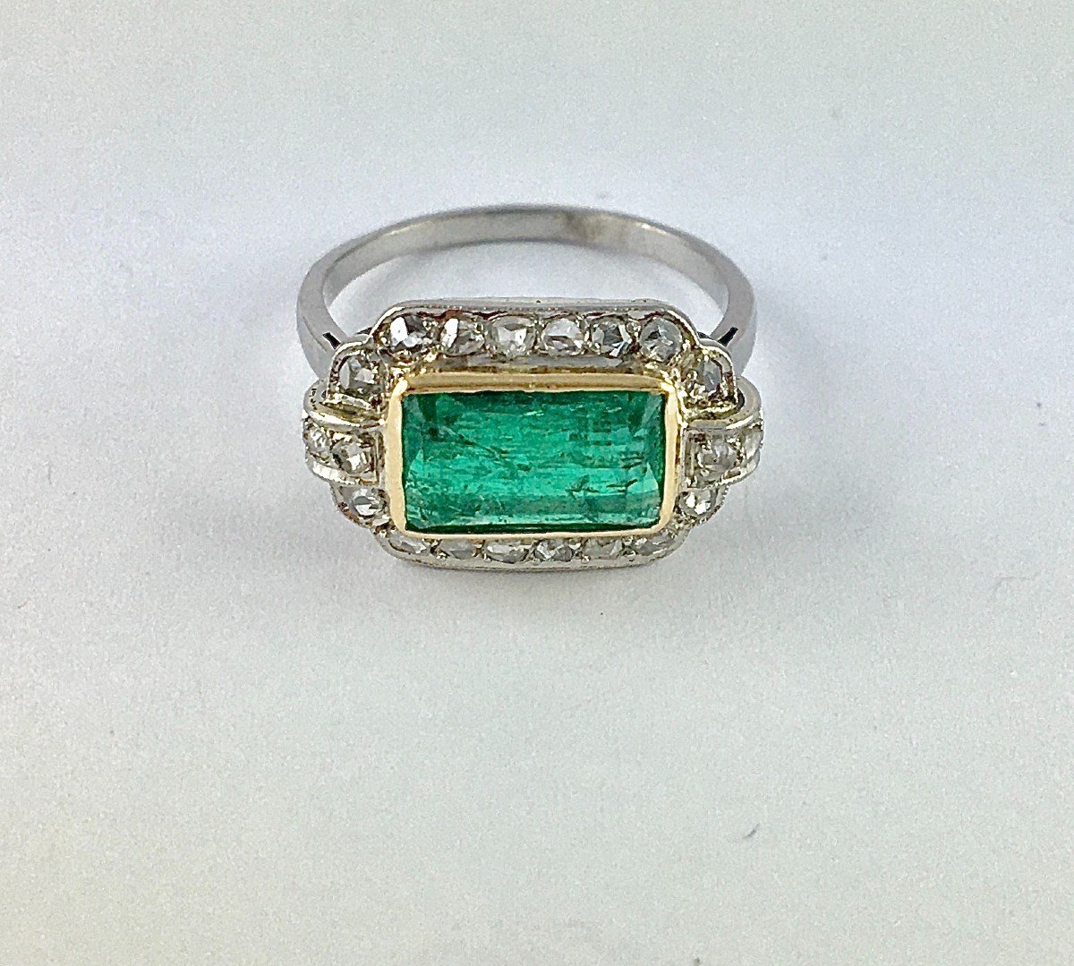 Art Deco Emerald Ring With Cut Sides And Diamond Surrounds On Platinum And Yellow Gold-photo-3