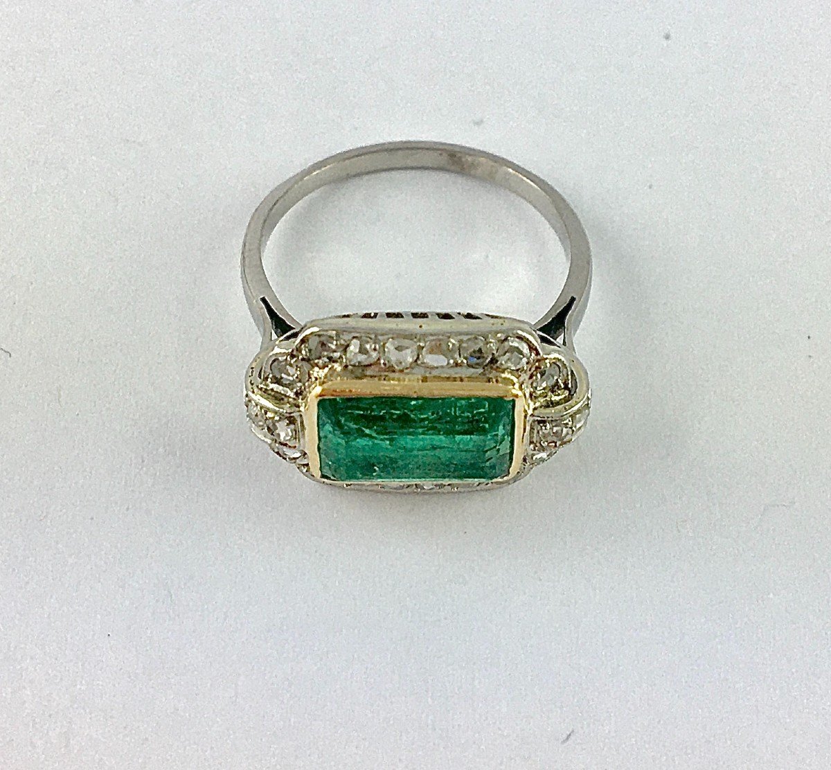 Art Deco Emerald Ring With Cut Sides And Diamond Surrounds On Platinum And Yellow Gold-photo-4