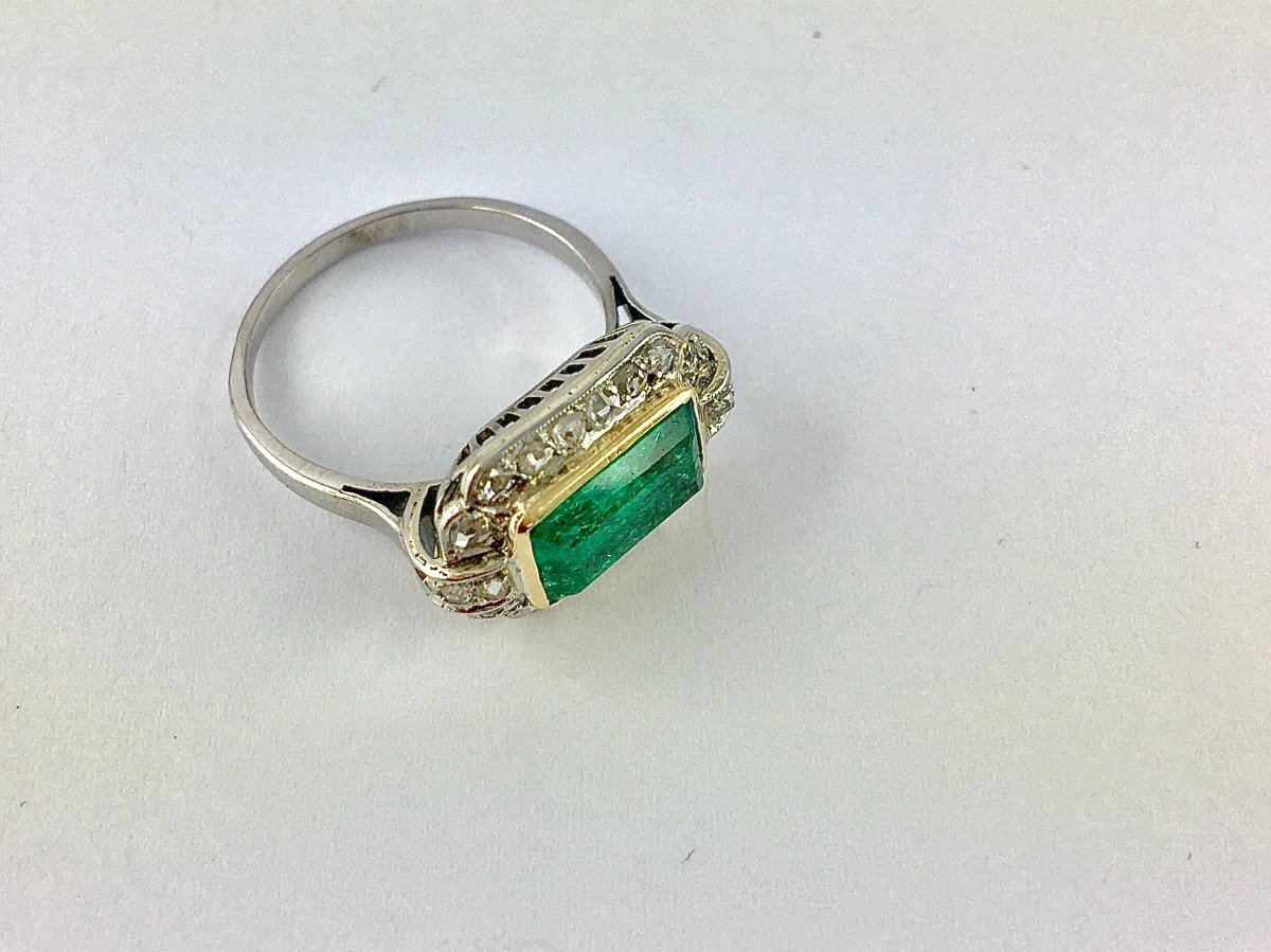 Art Deco Emerald Ring With Cut Sides And Diamond Surrounds On Platinum And Yellow Gold-photo-1