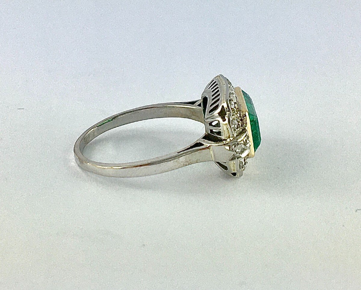 Art Deco Emerald Ring With Cut Sides And Diamond Surrounds On Platinum And Yellow Gold-photo-2