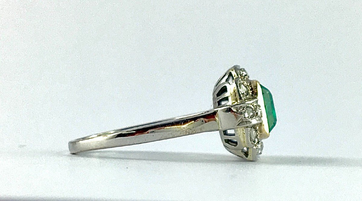 Art Deco Emerald Ring With Cut Sides And Diamond Surrounds On Platinum And Yellow Gold-photo-3