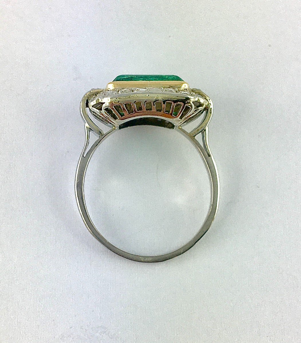 Art Deco Emerald Ring With Cut Sides And Diamond Surrounds On Platinum And Yellow Gold-photo-4