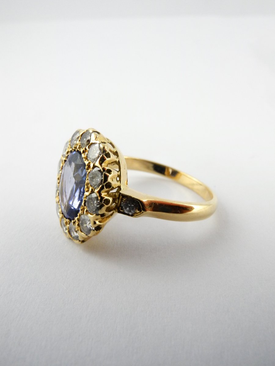 Pompadour Ring Blue Sapphire Ceylon Type Entourage Diamonds On Yellow Gold-photo-3