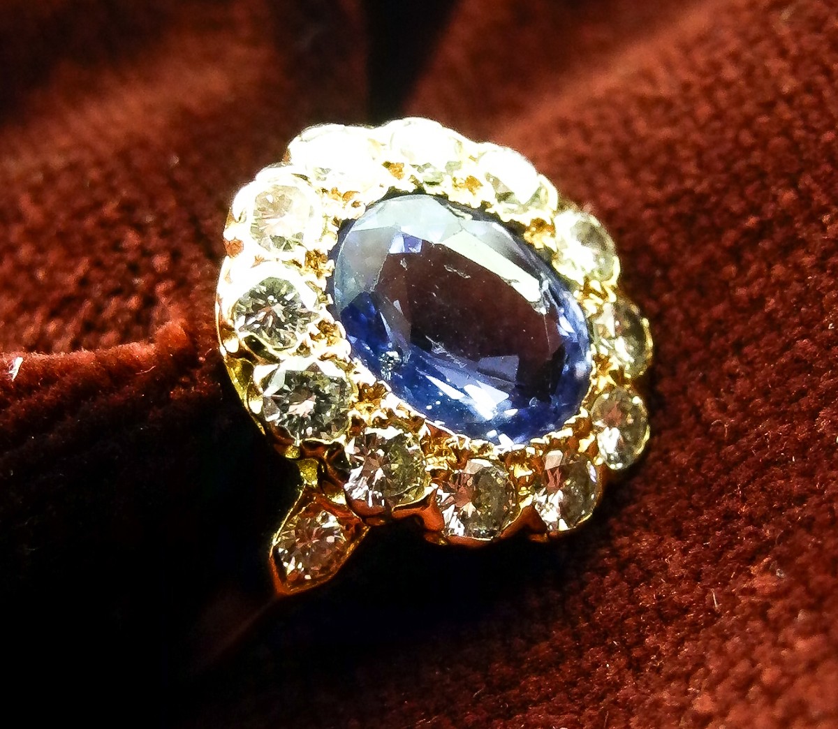 Pompadour Ring Blue Sapphire Ceylon Type Entourage Diamonds On Yellow Gold