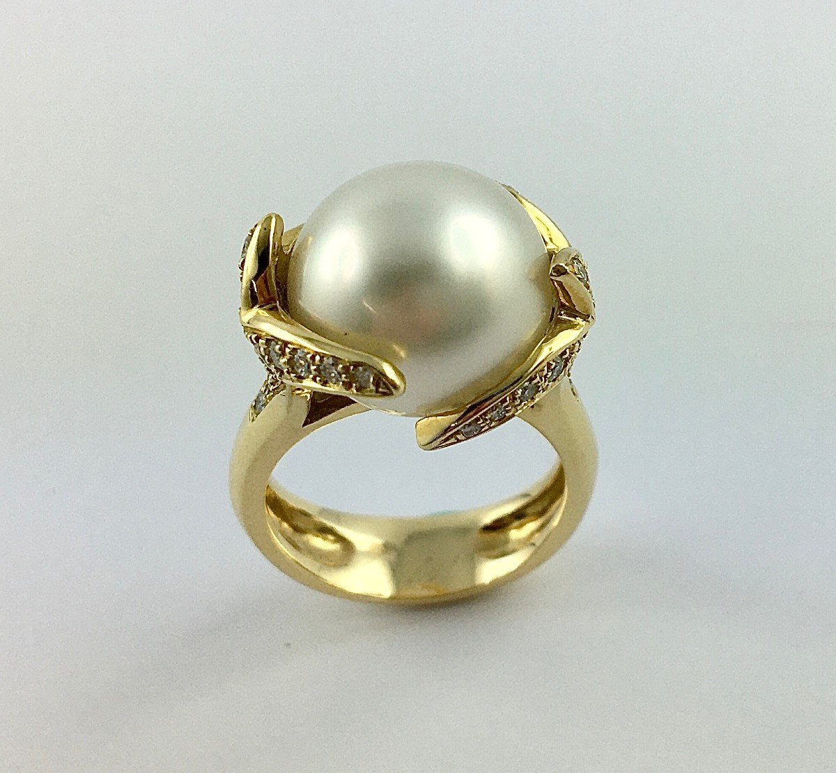 South Sea Pearl And Diamond Ring In Yellow Gold-photo-3