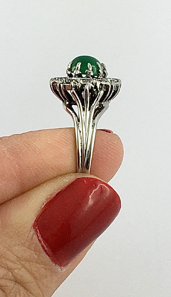 Emerald Cabochon Daisy Ring Surrounded By Brilliant Cut Diamonds On White Gold-photo-4