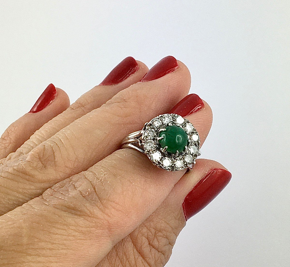 Emerald Cabochon Daisy Ring Surrounded By Brilliant Cut Diamonds On White Gold-photo-5