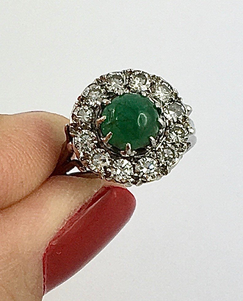 Emerald Cabochon Daisy Ring Surrounded By Brilliant Cut Diamonds On White Gold-photo-6