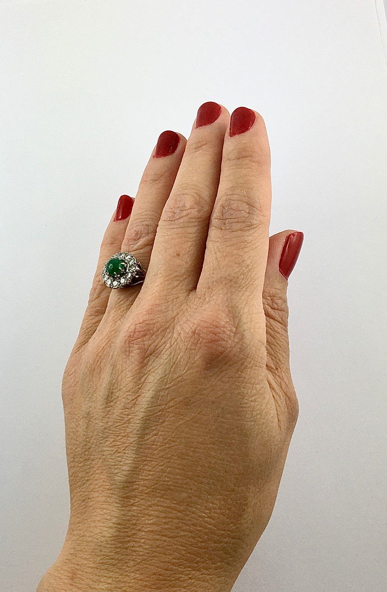 Emerald Cabochon Daisy Ring Surrounded By Brilliant Cut Diamonds On White Gold-photo-7