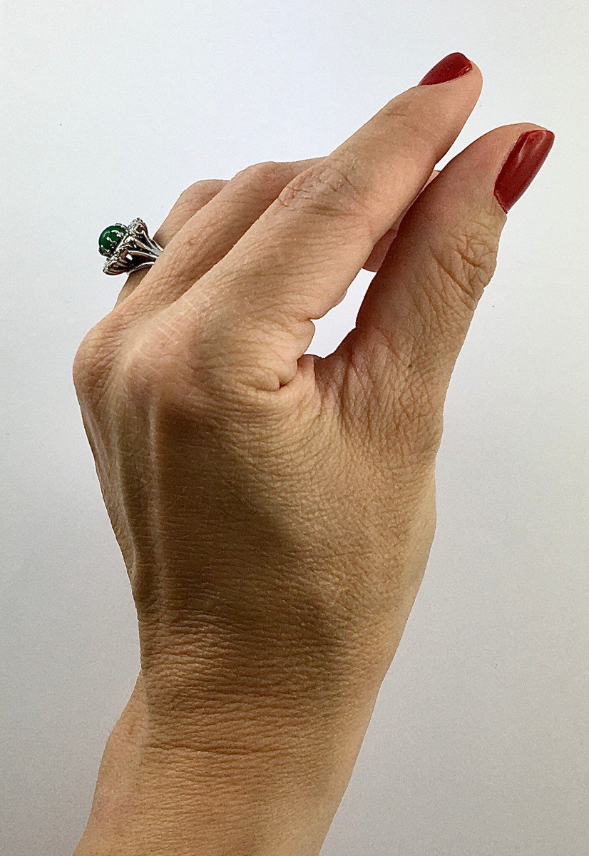 Emerald Cabochon Daisy Ring Surrounded By Brilliant Cut Diamonds On White Gold-photo-8