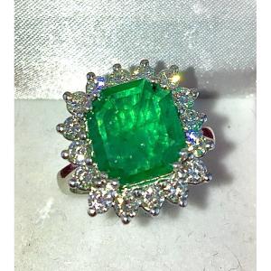 Pompadour Emerald Ring Diamond Surround On Platinum