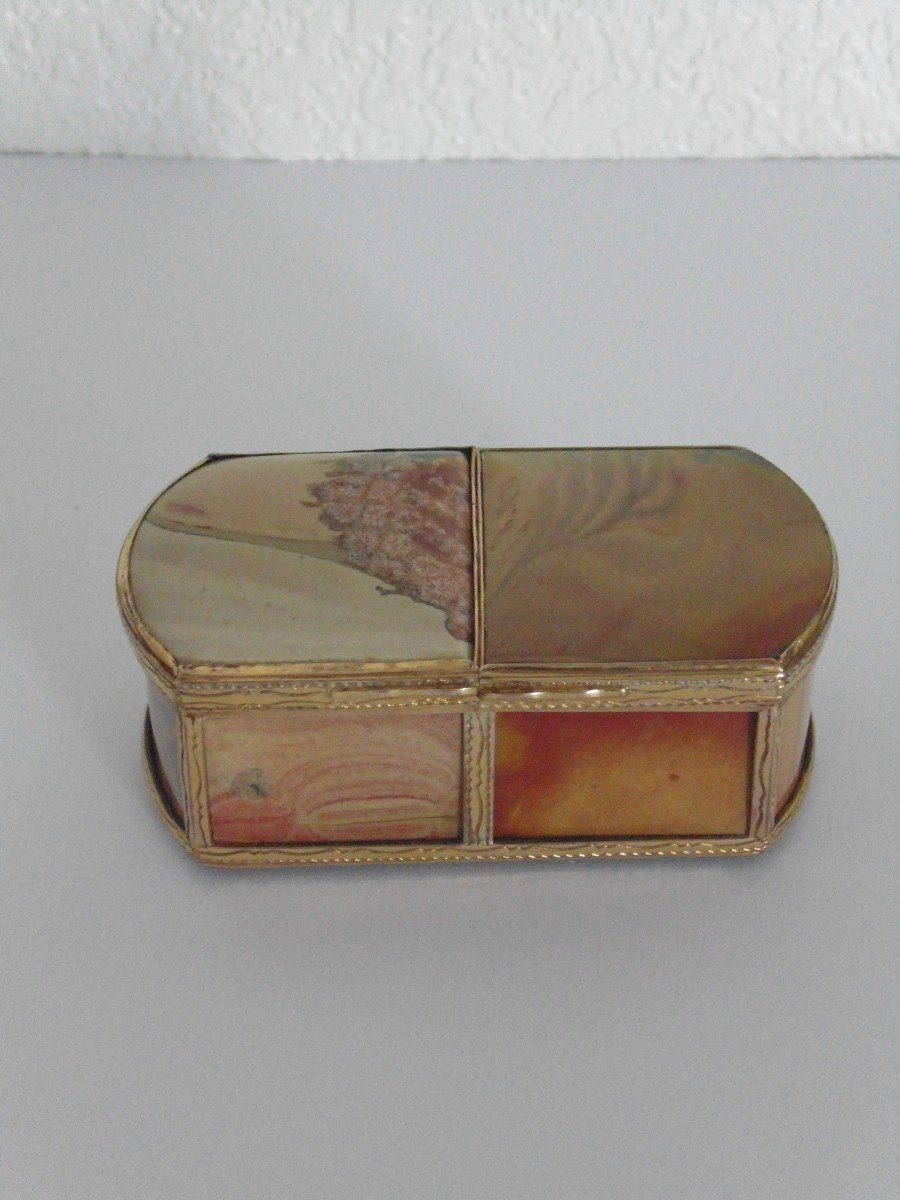 Snuff Box In Agate Plates