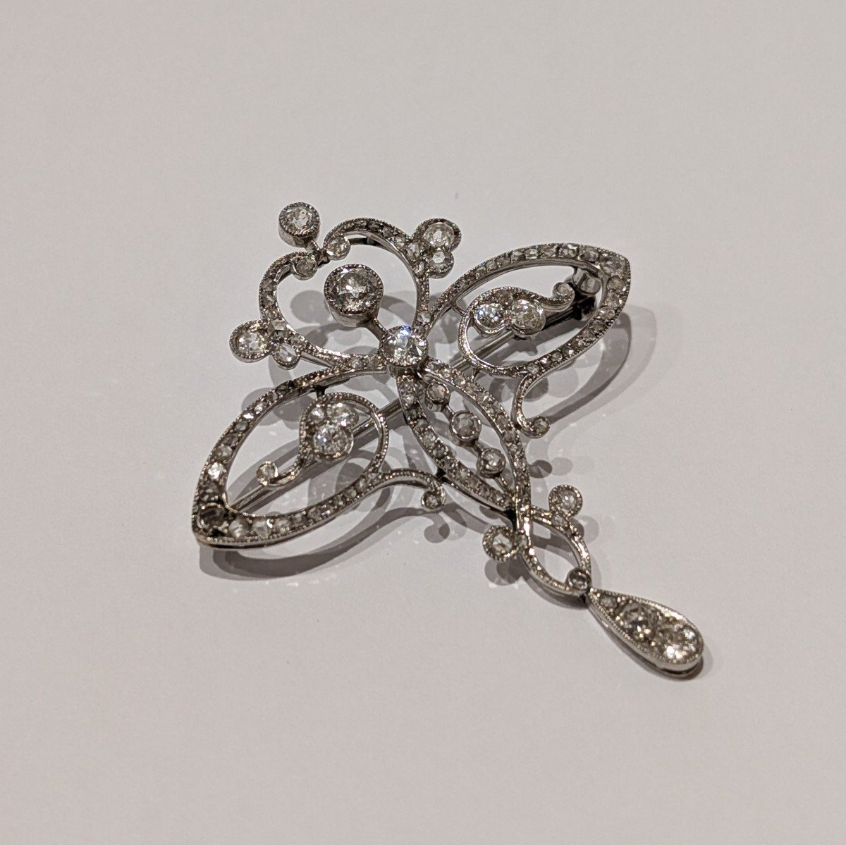 Art Nouveau Brooch In Platinum And 18 Carat Gold With Old Cut And Rose Cut Diamonds.-photo-2