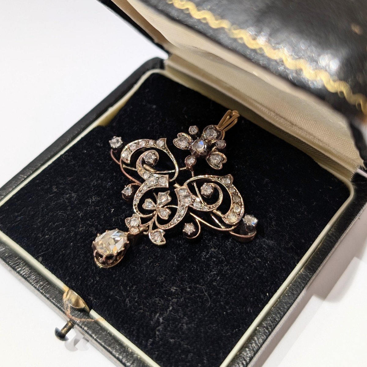 Antique Brooch From The 1870s, Rose Cut Diamonds And 18 Carat Gold.-photo-2