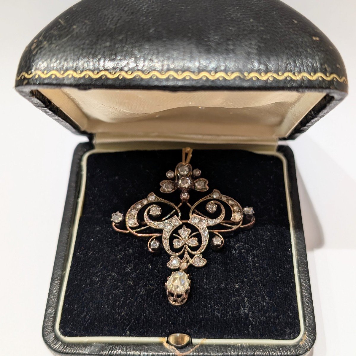 Antique Brooch From The 1870s, Rose Cut Diamonds And 18 Carat Gold.-photo-1