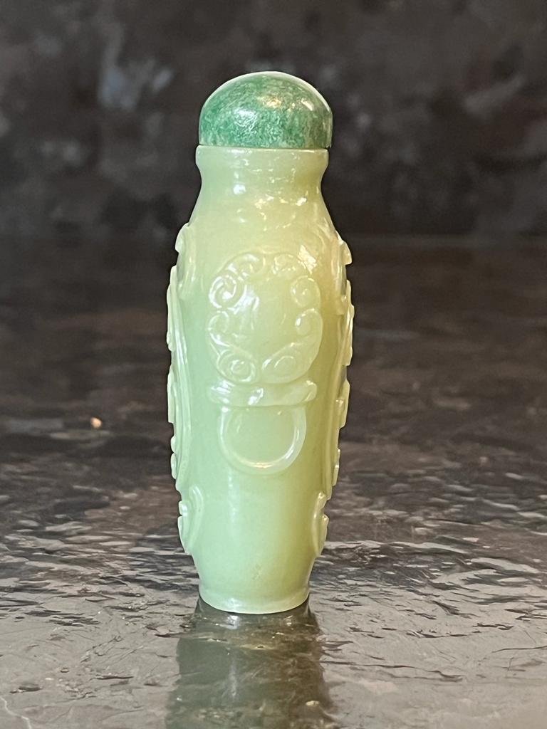 Snuffbottle In Green Jade Archaic Decors-photo-2
