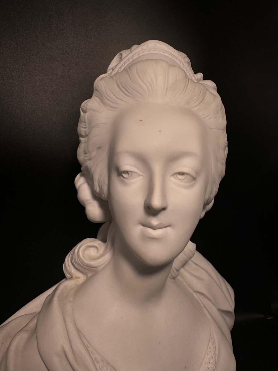 Bust Of "marie-antoinette Draped"-photo-1