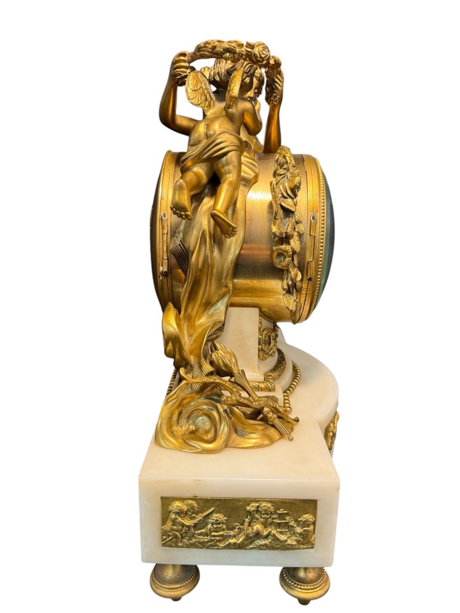 Gilt Bronze And White Marble Pendulum Representing Venus And Cupid-photo-3