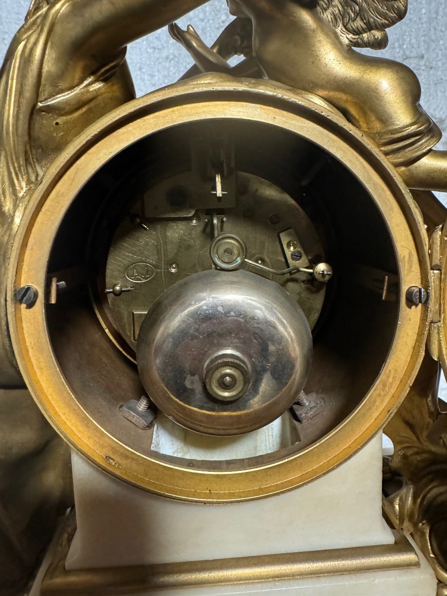 Gilt Bronze And White Marble Pendulum Representing Venus And Cupid-photo-5