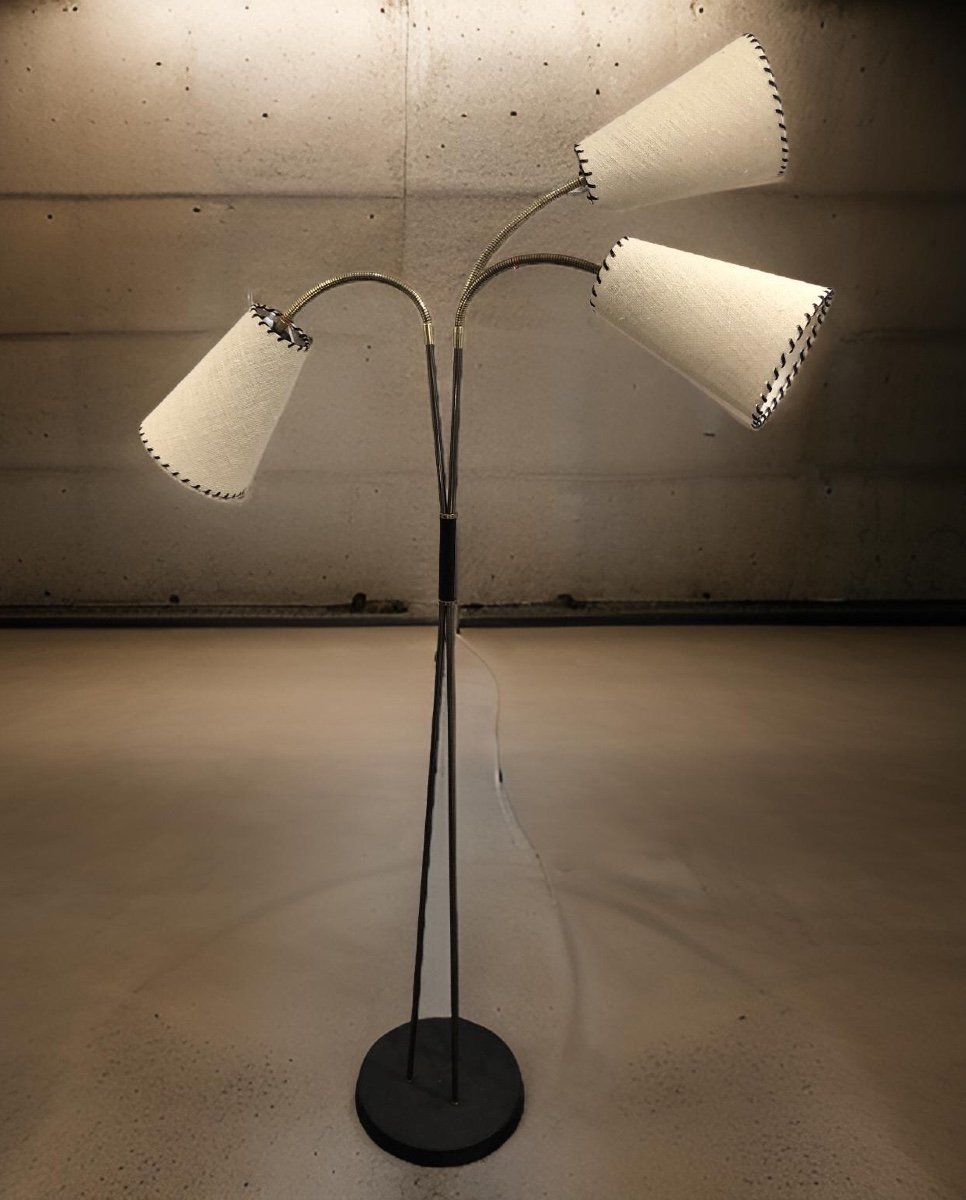 Articulated Tripod Floor Lamp