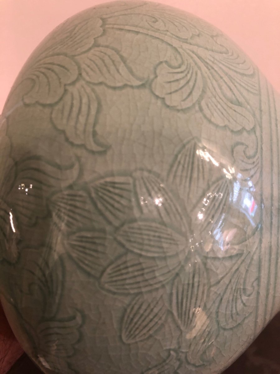 Korean Celadon Vase -photo-1