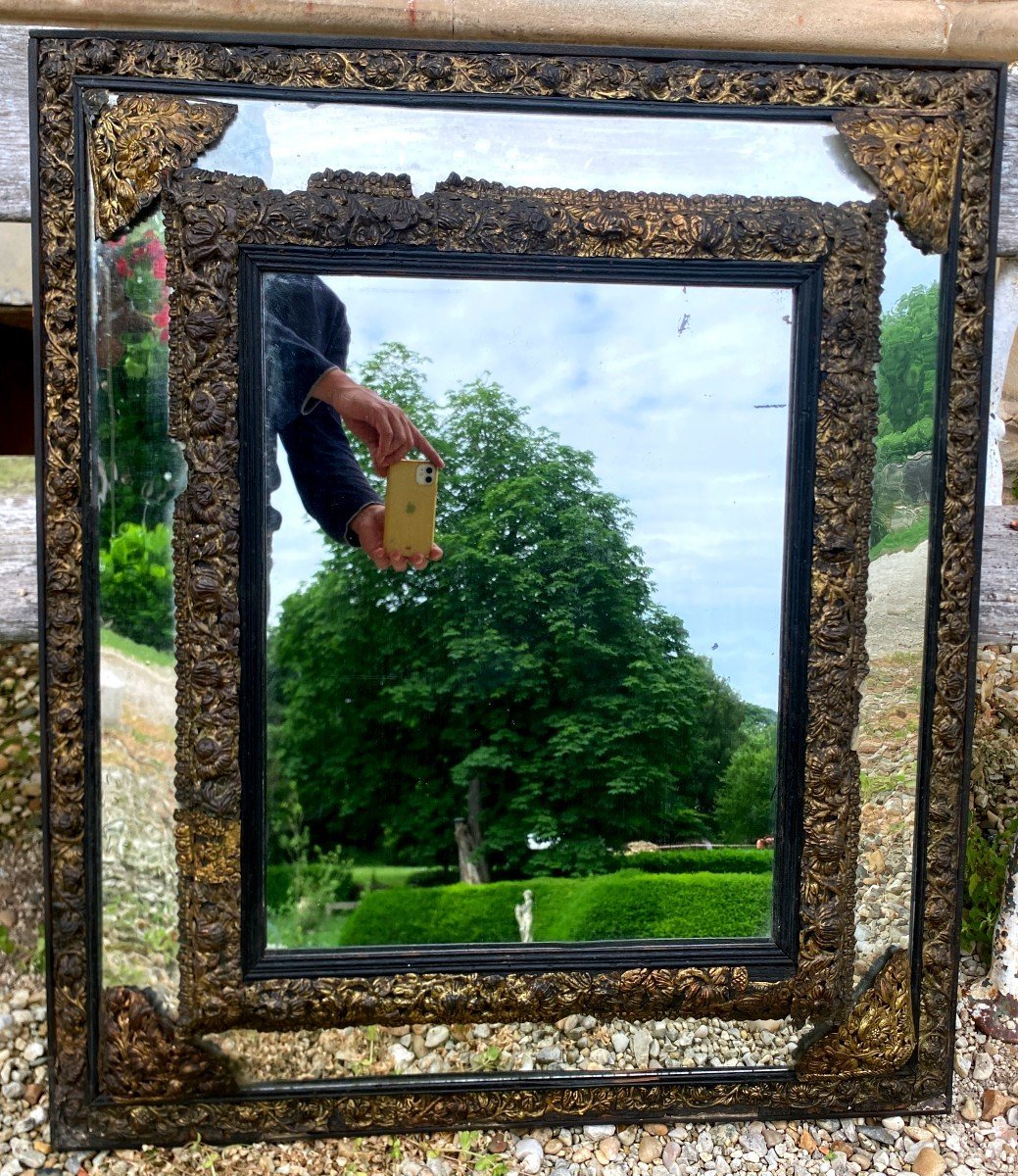 Miroir Louis XIII à Parecloses En Laiton Repoussé 