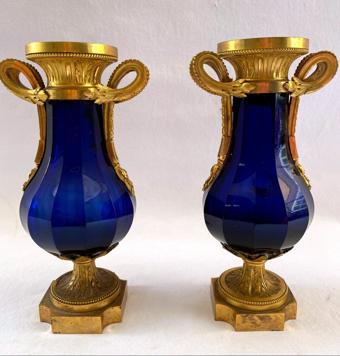 Paire De Vases En Cristal Bleu Nuit Et Bronze Doré