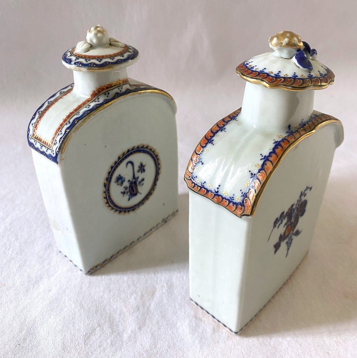 Compagnie Des Indes Pair Of Porcelain Tea Flasks-photo-3