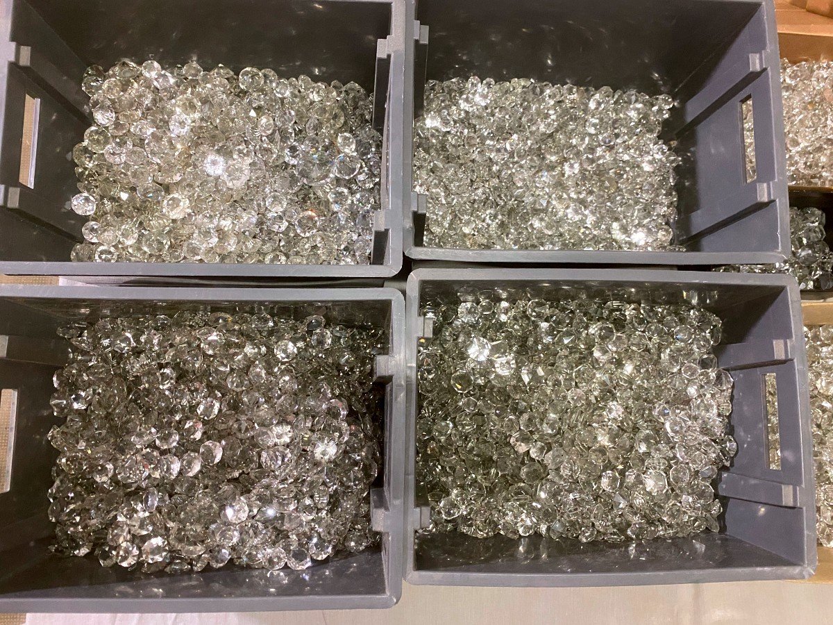 300 Kilos Of Crystal Chandelier Tassels-photo-1