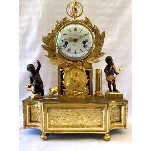 Large Louis XVI Pendulum In Gilt Bronze