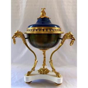 Large Tripod Cup With Eagles In Gilt Bronze
