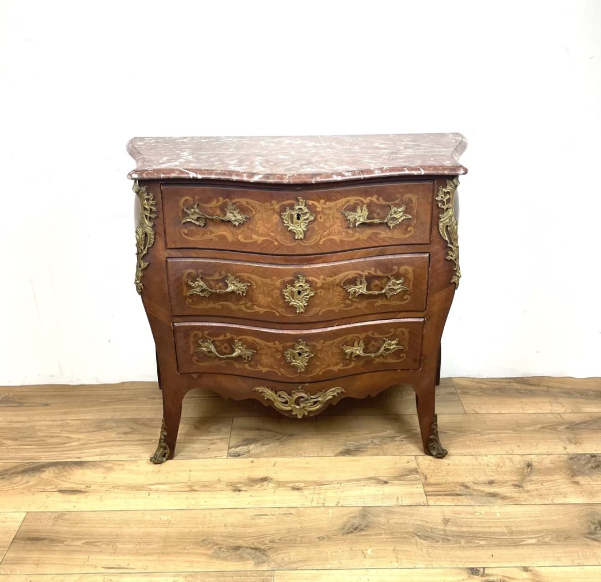 Louis XV Style Curved Chest Of Drawers In Marquetry Wood