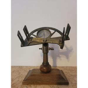 Graphometer In Bronze And Wood