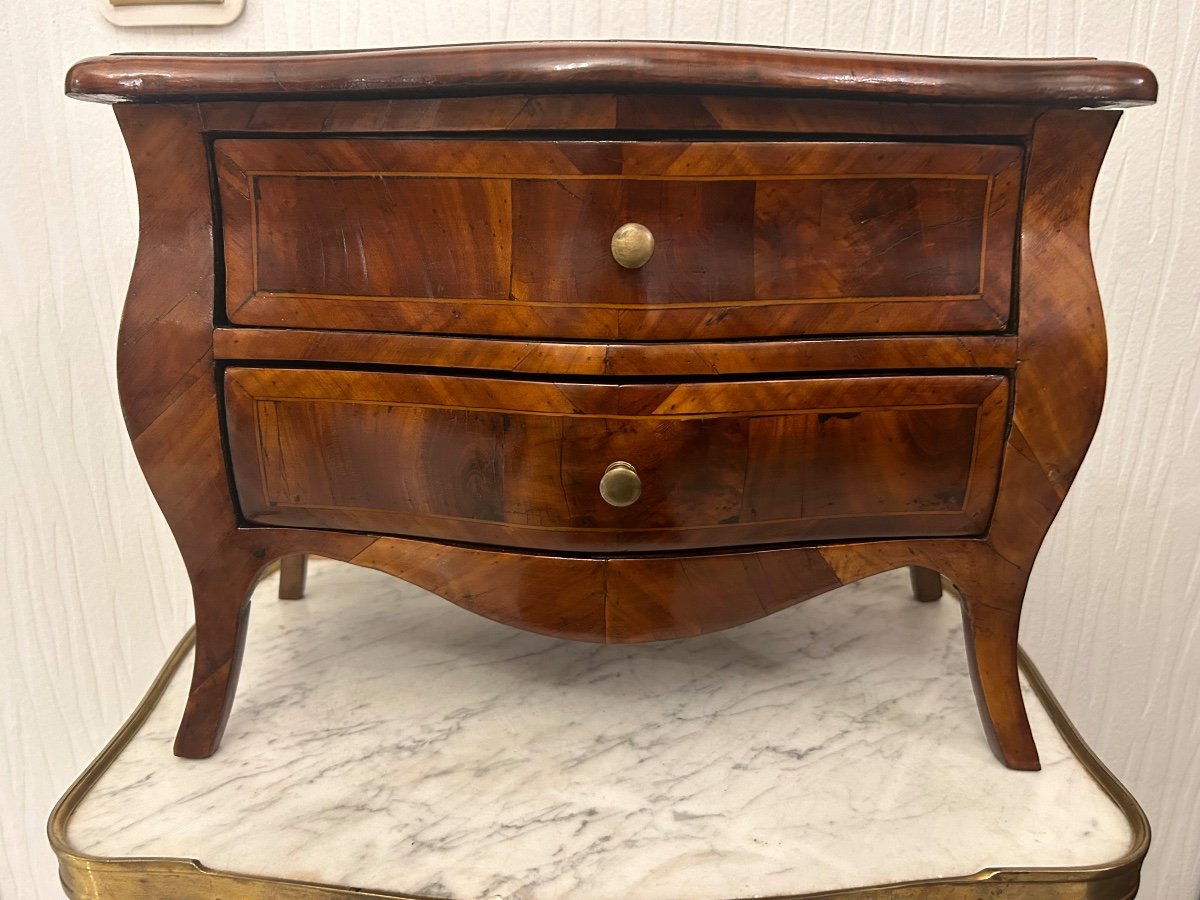 Petite Commode  De Maîtrise 