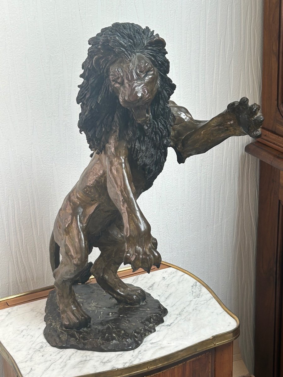 Bronze lion 