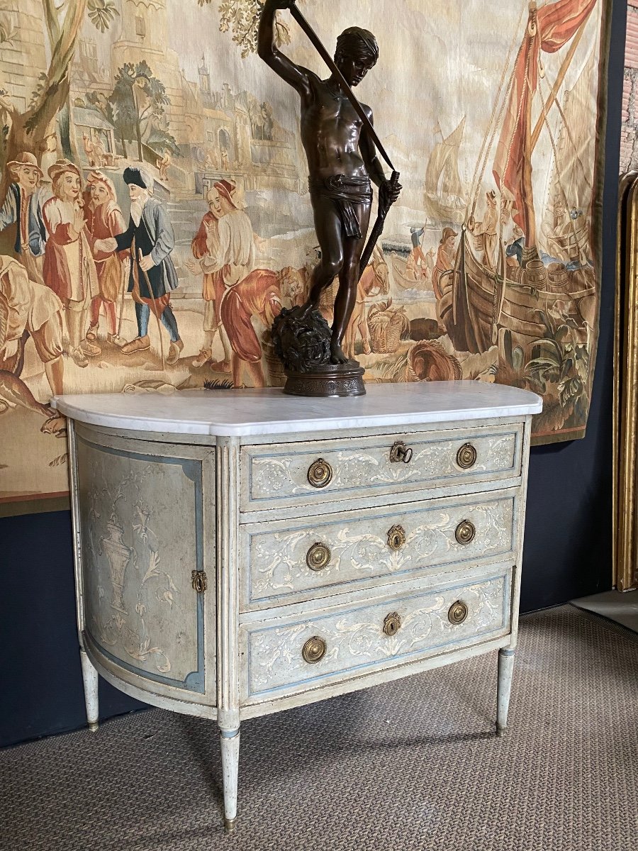 Commode époque Louis XVI demie lune Peinte Et Rechampie 