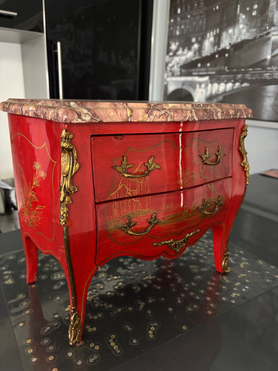 Red Lacquer Master's Chest Of Drawers With Japanese Decor -photo-2