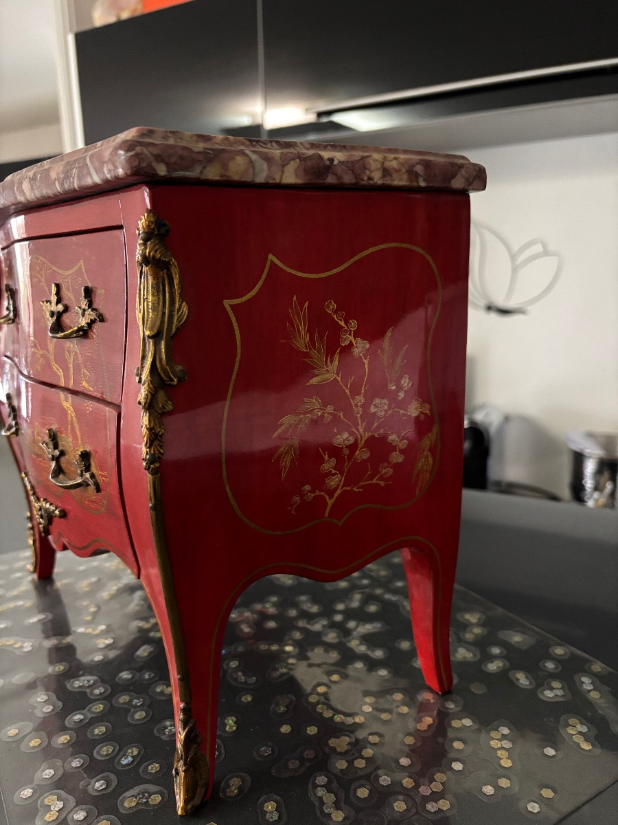 Red Lacquer Master's Chest Of Drawers With Japanese Decor -photo-4