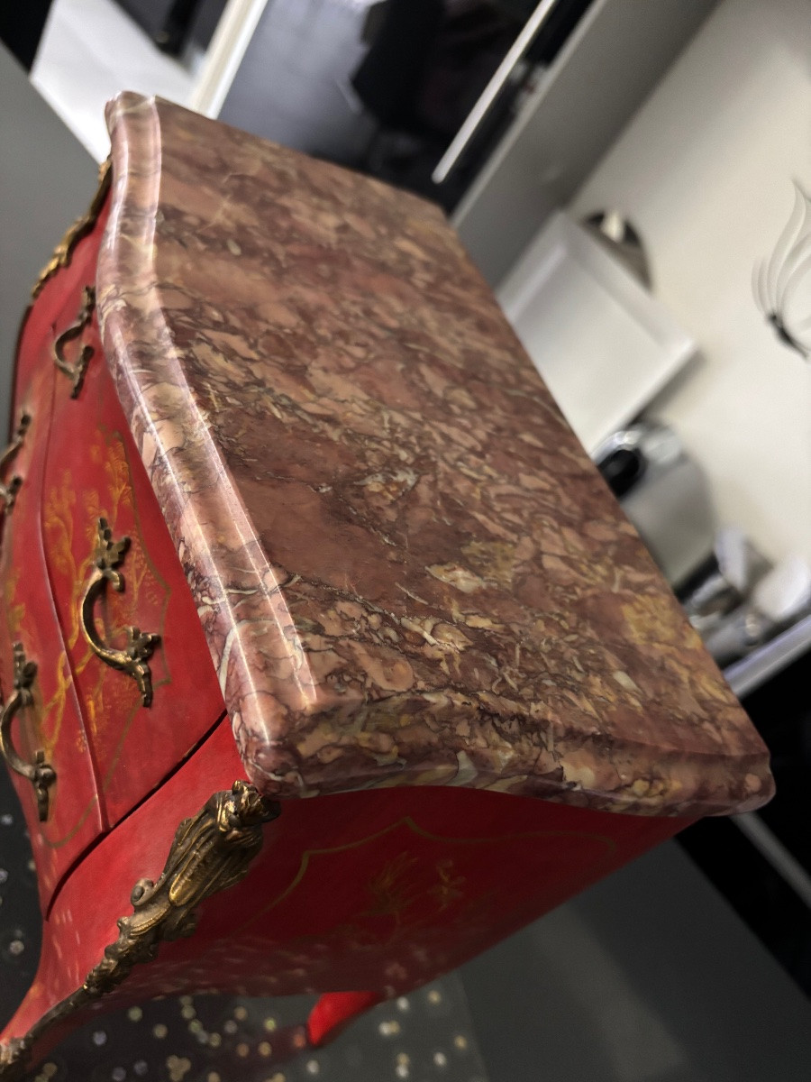 Red Lacquer Master's Chest Of Drawers With Japanese Decor -photo-1