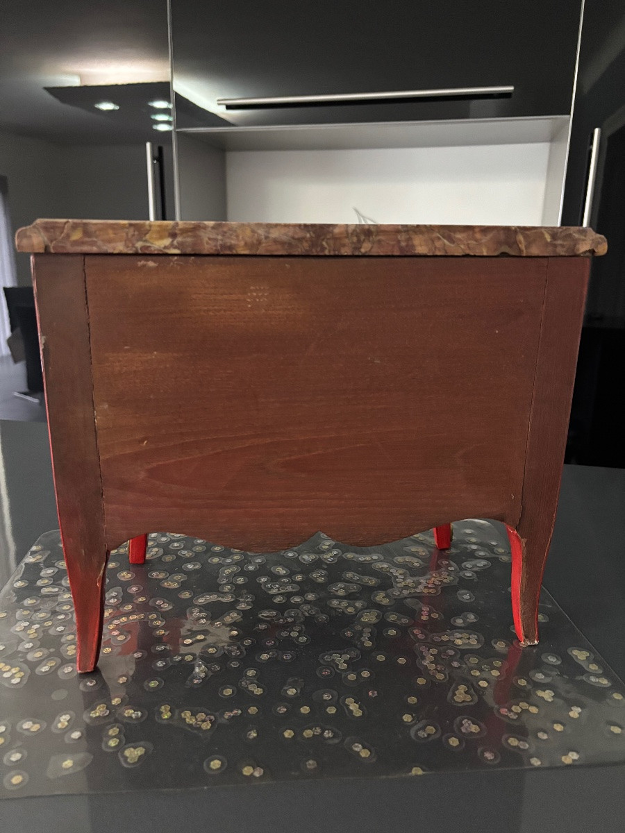 Red Lacquer Master's Chest Of Drawers With Japanese Decor -photo-3