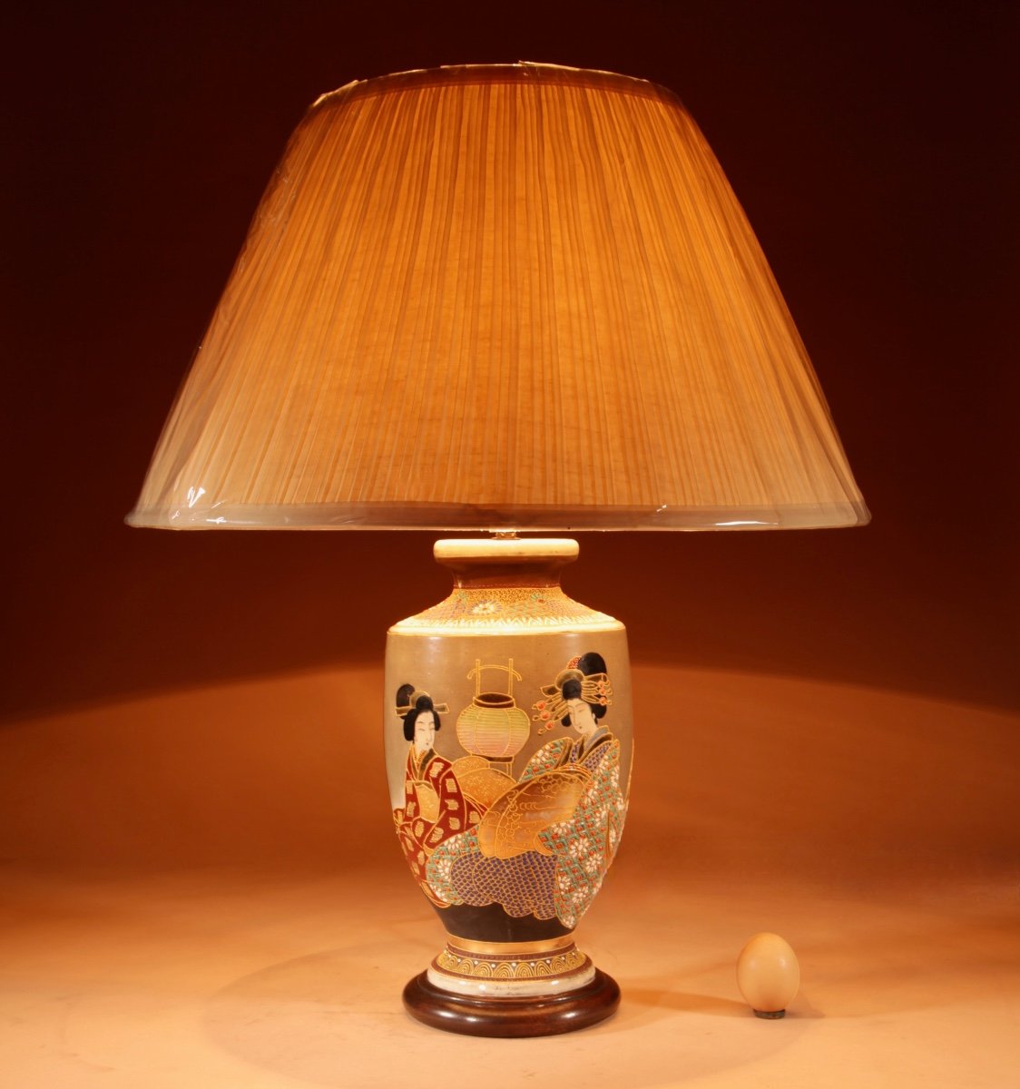 Very Decorative Japanese Satsuma Table Lamp.