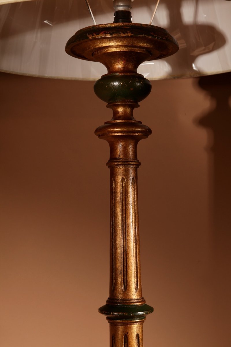 Une Paire De Lampadaires En Bois Doré Tourné Et Sculpté De Style Renaissance Italienne Très Déc-photo-4