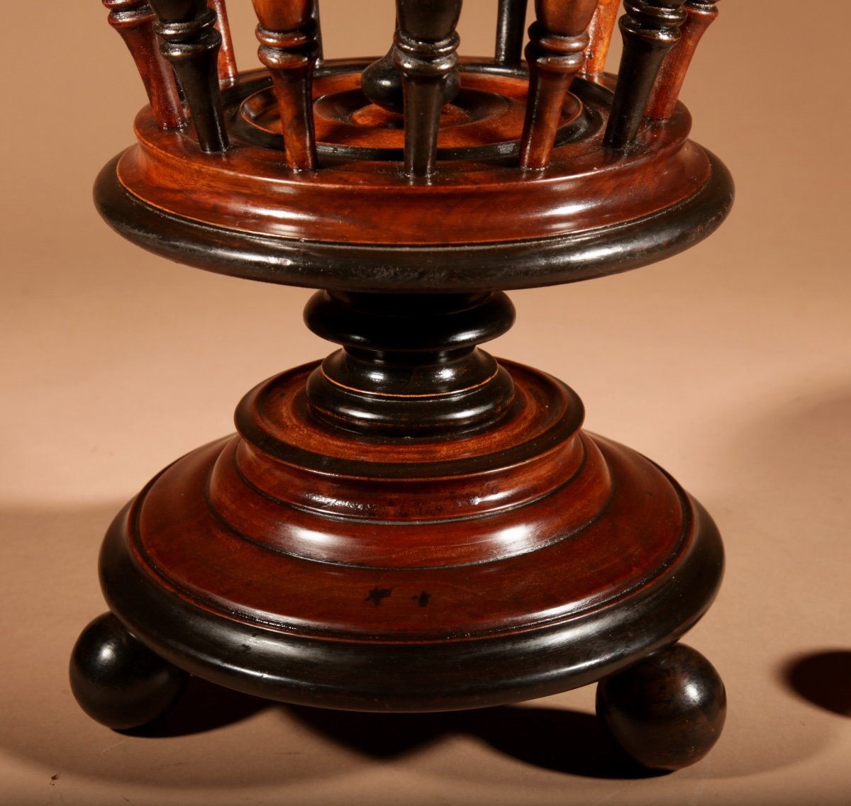 A Beautiful Walnut And Ebonised Tea Stove Bucket/planter/peat Bucket Planter.-photo-3