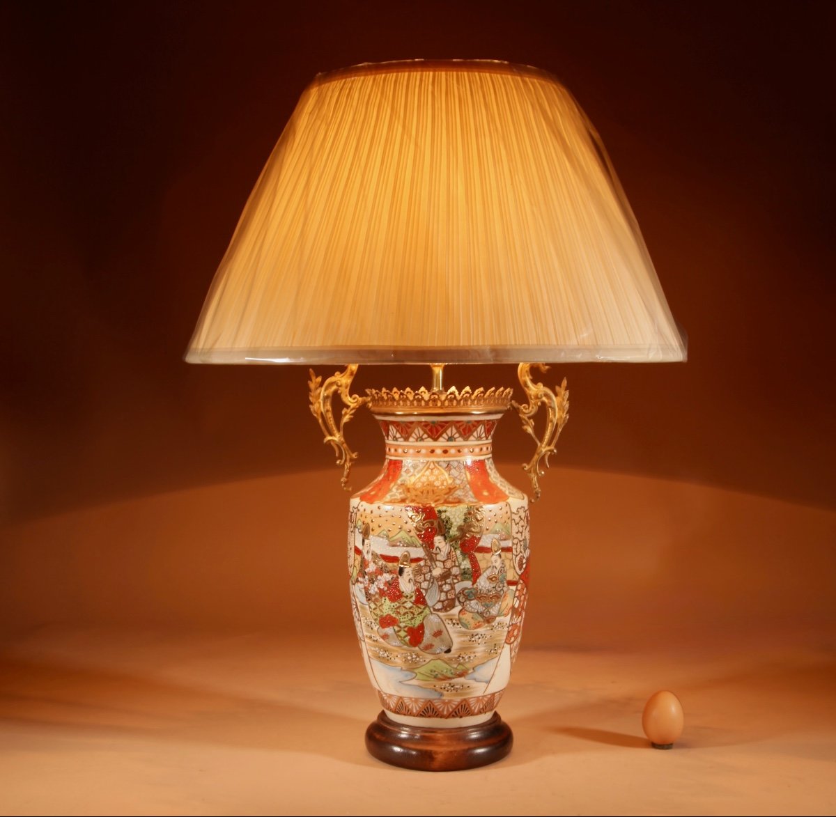 Impressive Japanese Satsuma Table Lamp.