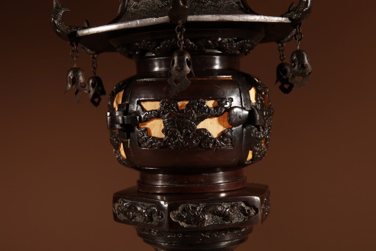 Une Lampe De Table Lanterne Japonaise En Bronze Rare Et Très Décorative-photo-1