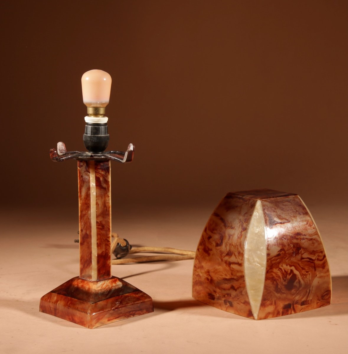 Very Rare And Very Complete Small Art Deco Table Lamp In Celluloid.-photo-2